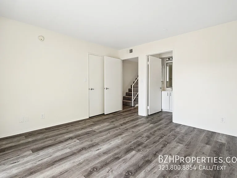 870 Crenshaw — Photo 14