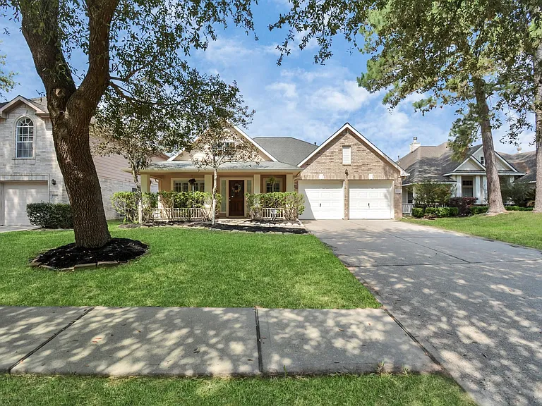 13339 Yaupon Holly Ln — Photo 1