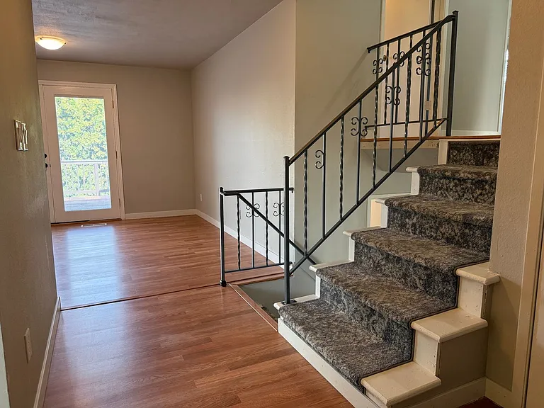 204 Hillcrest Dr — Photo 6
