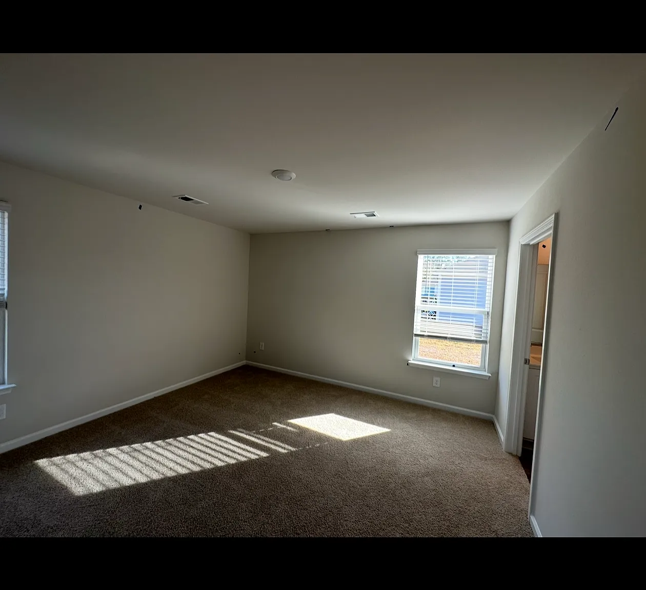 3 bed, 1256 sqft, $2,250 — Photo 3