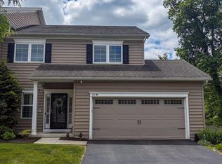 50 New Village Greene Dr, Honey Brook, PA 19344
