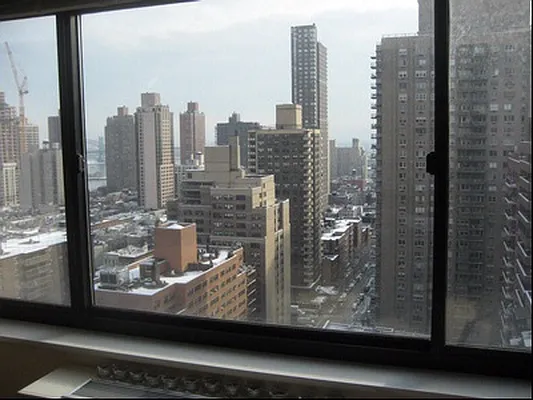 Rented by Plaza Real Estate Group | media 17