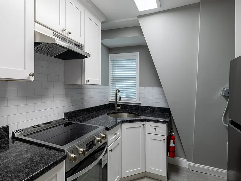 57 Peters Pl #4 — Photo 6