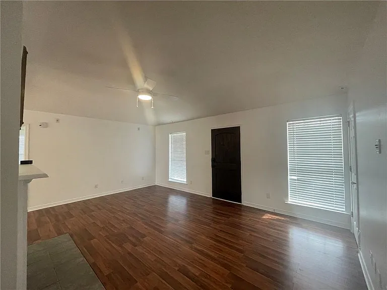 6882 Red Cedar Dr — Photo 2