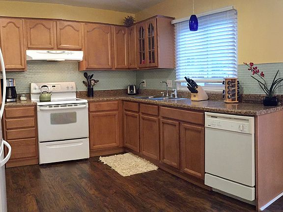 3rd image of 3427 Dandelion Cres