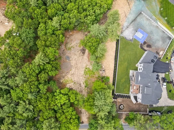 1466 Main St, Lynnfield, MA 01940