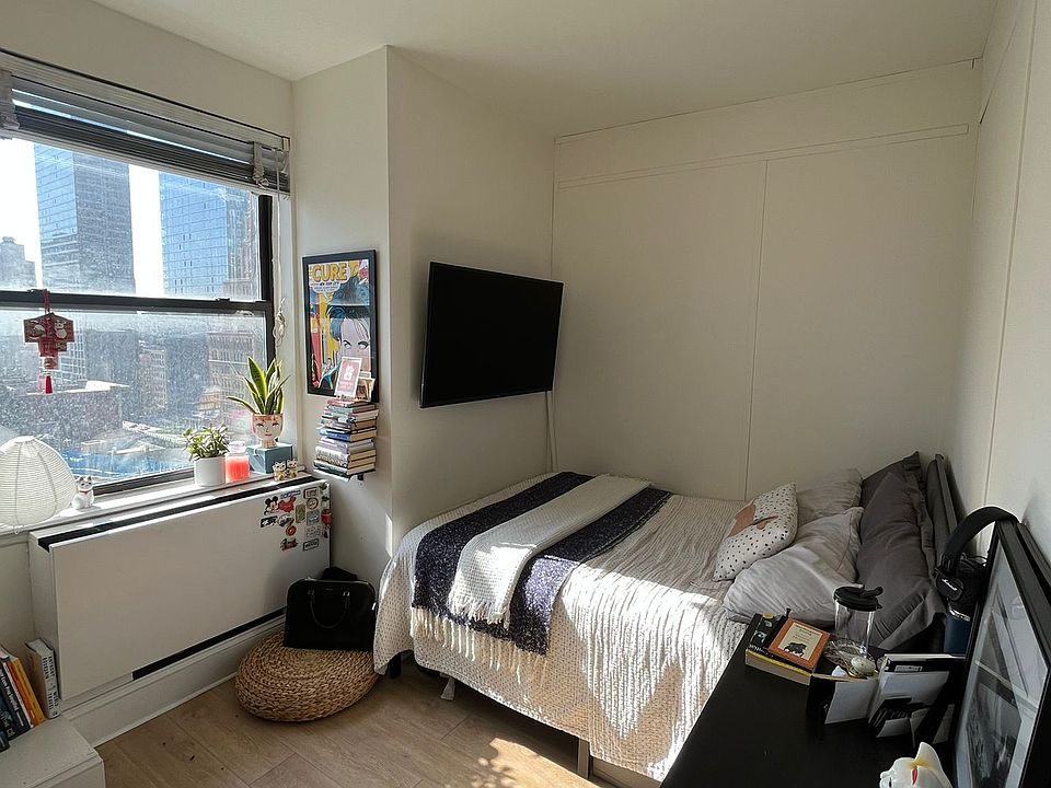 1st image of 50 W 34th St #17C08