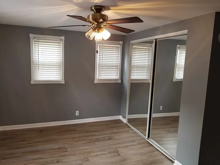 305 E Willow St — Photo 13