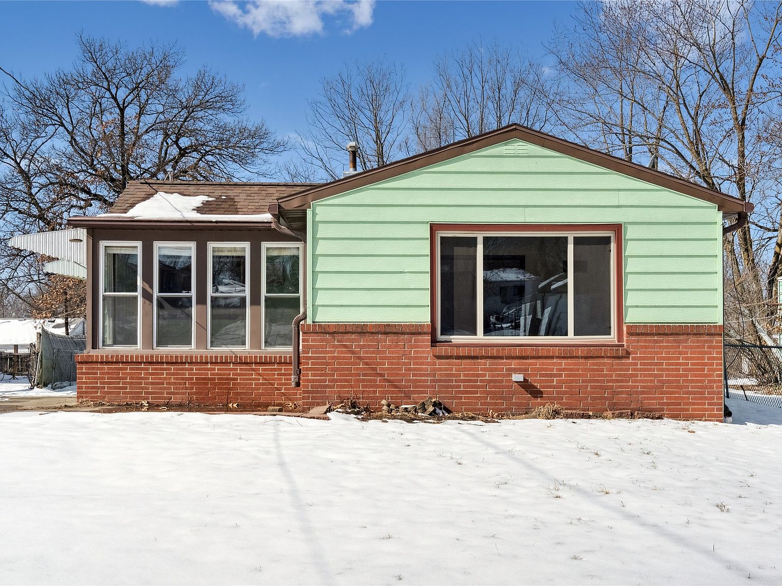 1300 E 34th St, Des Moines, IA 50317