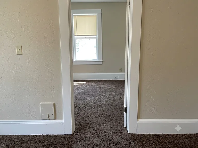 725 W 16th St — Photo 5