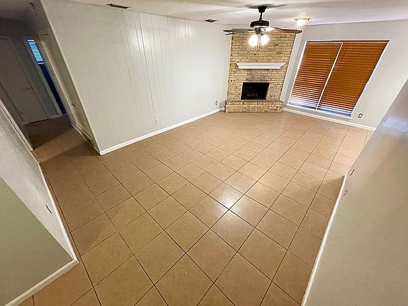 2nd image of 434 Oleander St