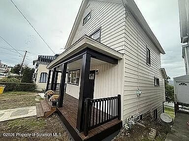 4th image of 1105 Quincy Ave
