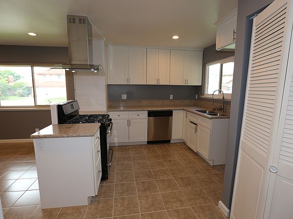 3rd image of 20480 Flintgate Dr