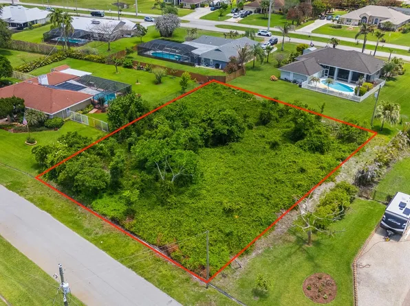 2012 SE Giffen Avenue, Port St Lucie, FL 34952
