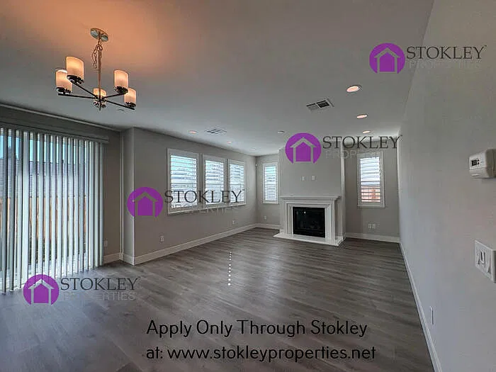 4 bed, 3.0 bath, 2237 sqft, $5,695 — Photo 2