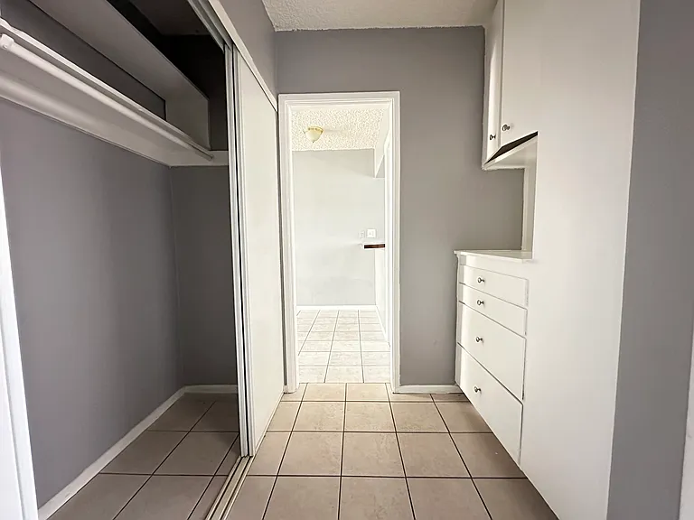 7636 Owensmouth — Photo 19