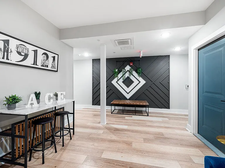 Gorgeous New Diamond St Construction Boasting Luxury Finishes — Photo 14