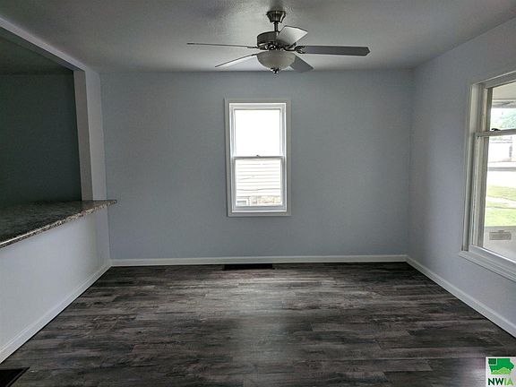 4th image of 120 E 18th St