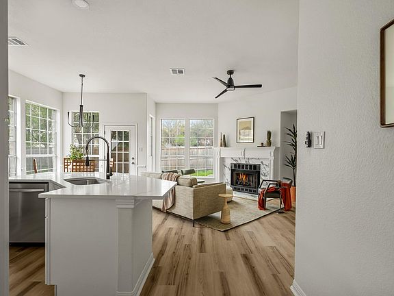 5th image of 4015 Sable Oaks Dr