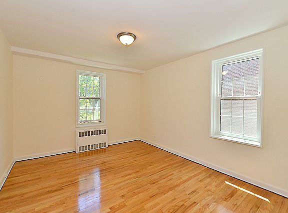 5th image of 140-35 Burden Cres APT 408