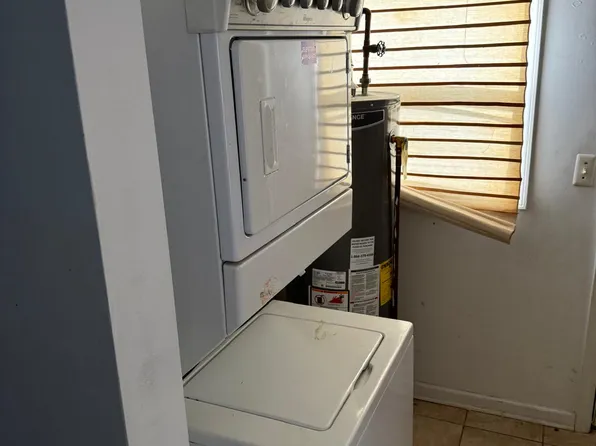 23355 Easterling Ave, Hazel Park, MI 48030