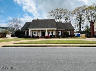 306 Thorngate Dr, Brandon, MS 39042