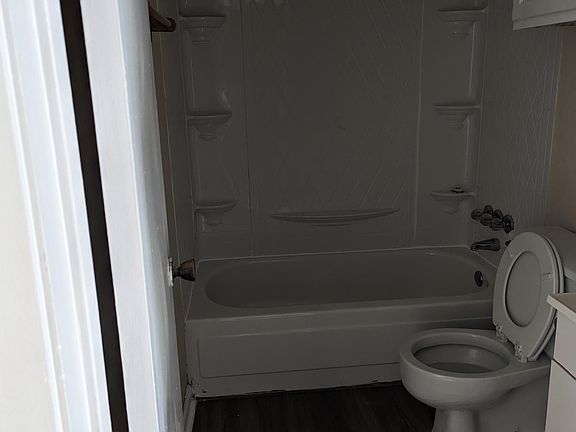 5th image of 2127 Audubon Ave APT 68