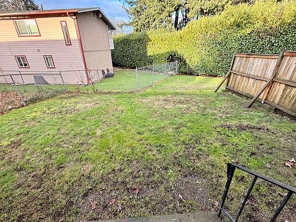 3rd image of 14814 Woodlawn St SW