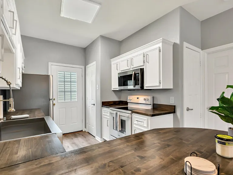 1506 James Ave #A — Photo 14