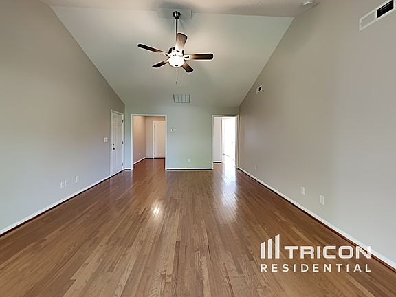 2nd image of 4037 Hereford Ln