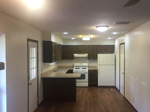 4th image of 608 E 138th Pl