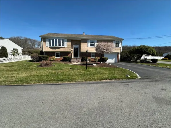43 Bicentennial Way, North Providence, RI 02911