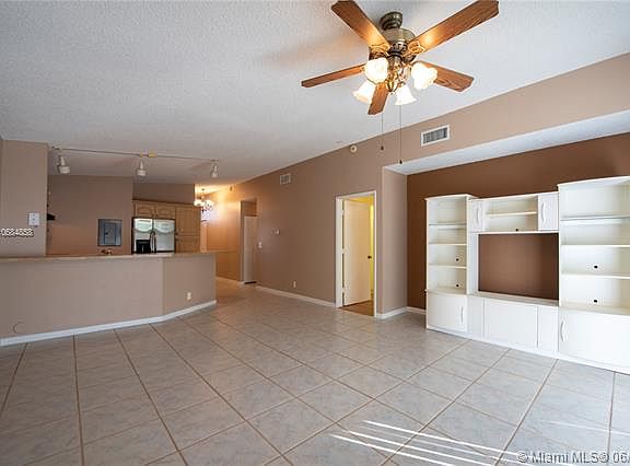 5th image of 576 Woodgate Cir #D