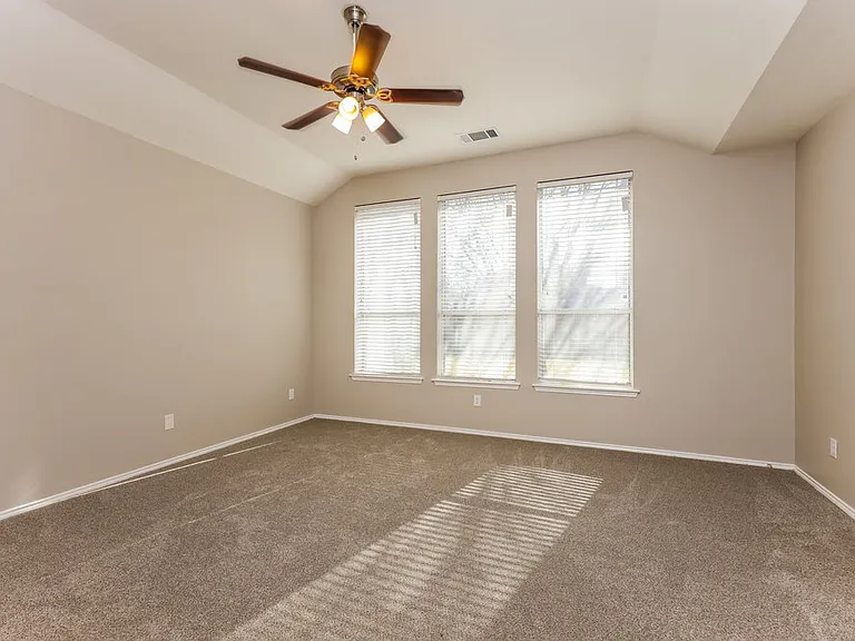 1630 Redwood Dr — Photo 9