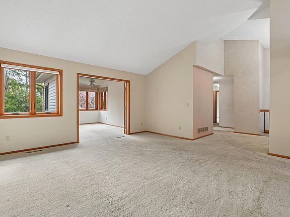 3rd image of 13530 Parkwood Dr