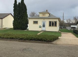 413 2nd St SW, Dickinson, ND 58601