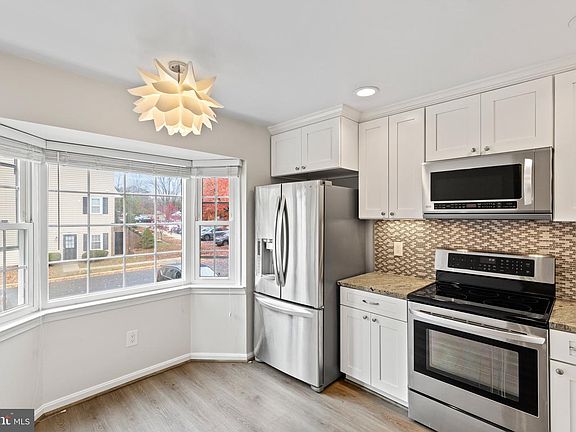3rd image of 152 Barnsfield Ct #203