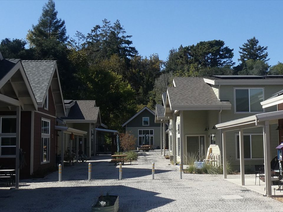 1st image of 321 Golf Club Dr