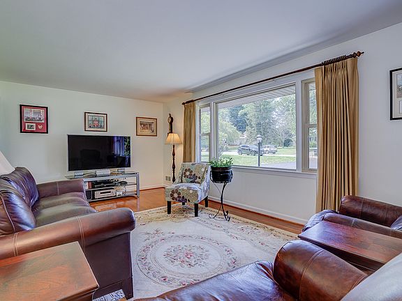 2nd image of 5224 Sugar Loaf Dr