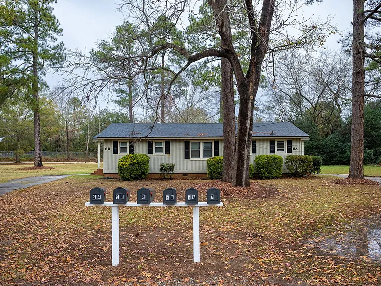 6 Country Squire Ct — Photo 2