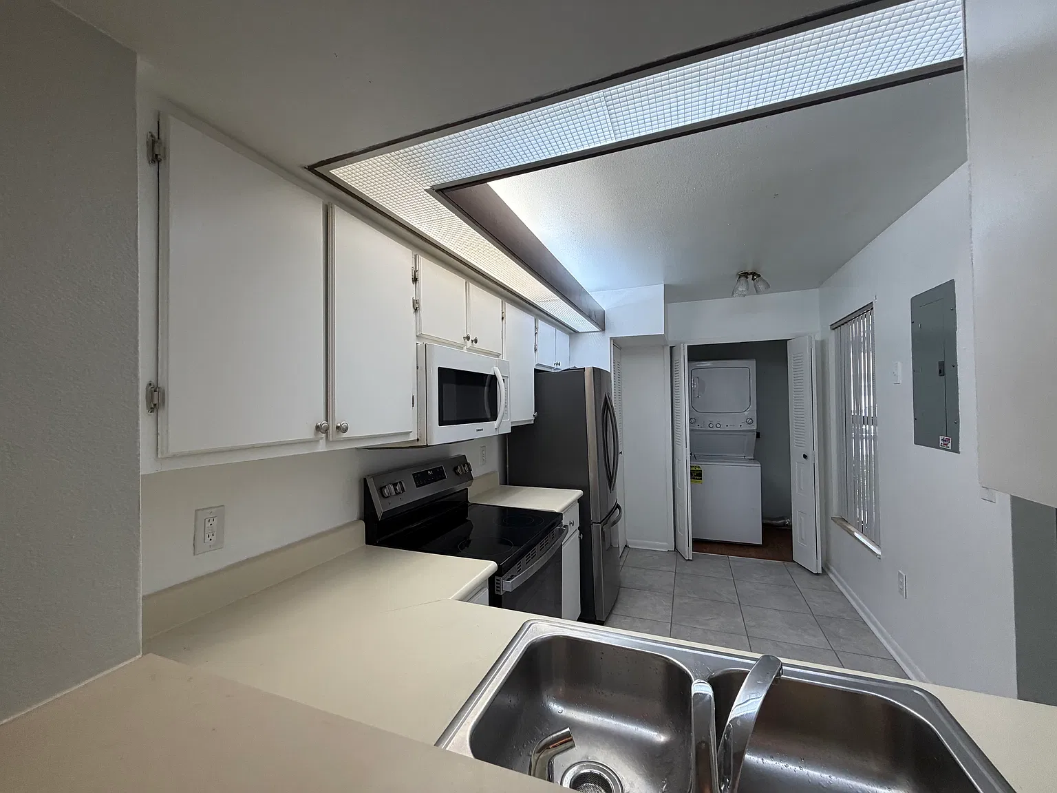2 bed, 966 sqft, $1,600 — Photo 4