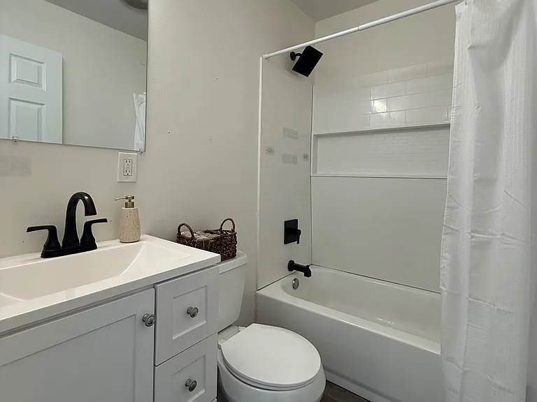 21 E Bartlett St #7 — Photo 8