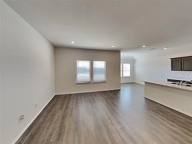 724 Glover Dr — Photo 5