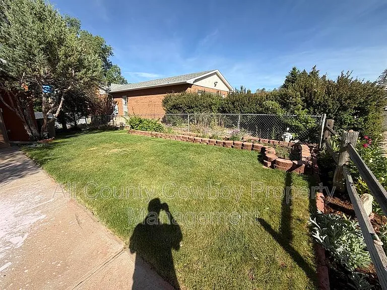 328 Stuart St — Photo 28