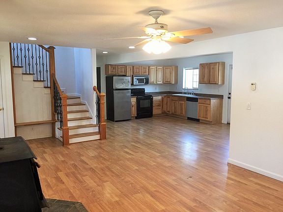 2nd image of 1981 Rosewood Dr