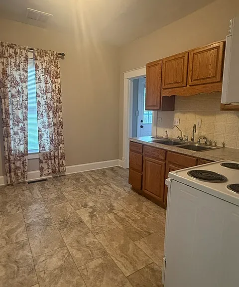 409 Walnut St — Photo 11