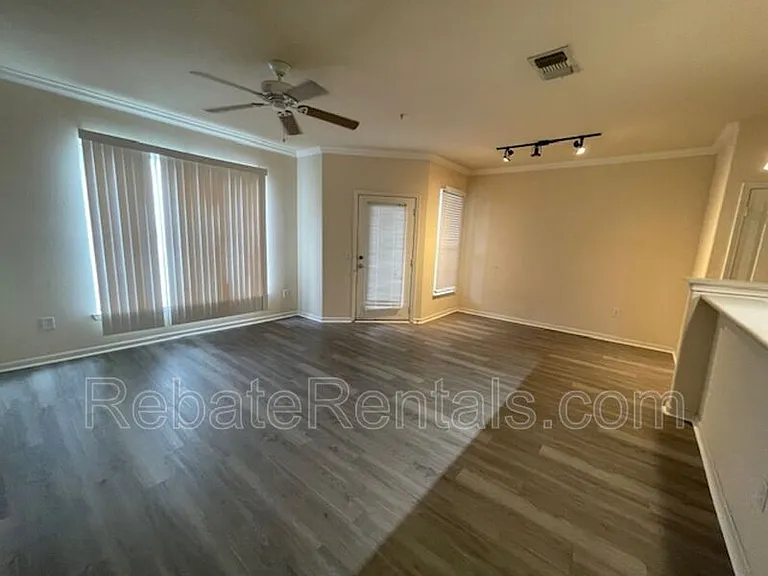 8290 Gate Pkwy #310 — Photo 25