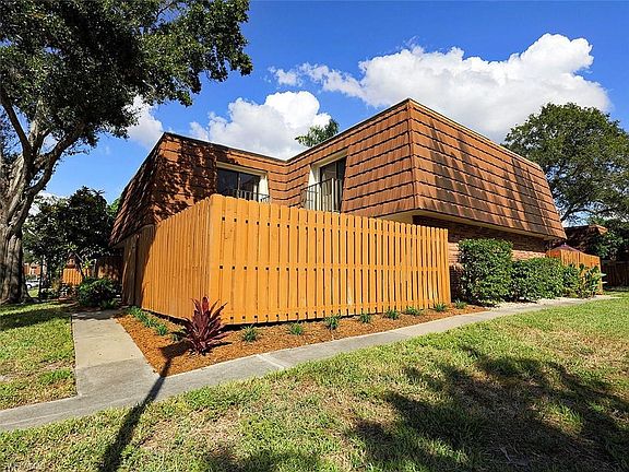 4th image of 1446 Park Shore Cir APT 4