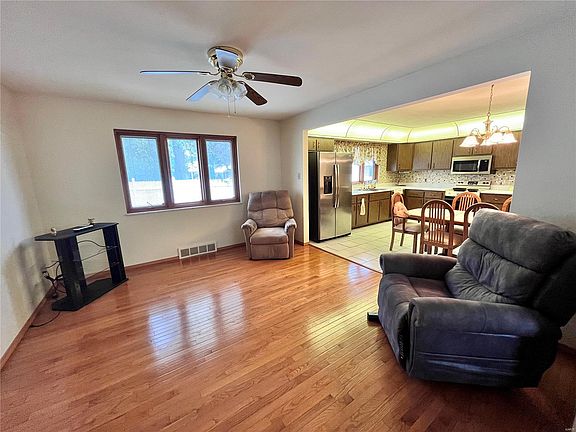 4th image of 12156 Regency Dr