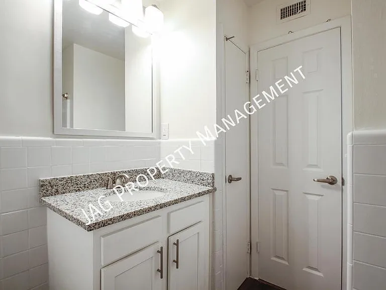 1426 Berrier St #4 — Photo 17